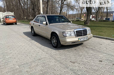 Седан Mercedes-Benz E-Class 1989 в Черновцах