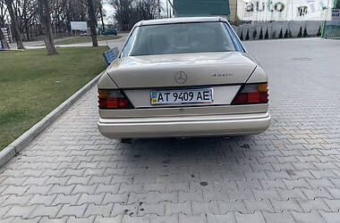 Седан Mercedes-Benz E-Class 1989 в Черновцах