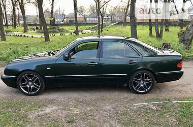 Седан Mercedes-Benz E-Class 1996 в Києві