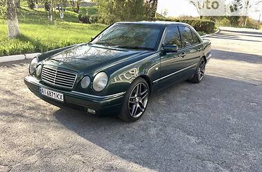 Седан Mercedes-Benz E-Class 1996 в Києві