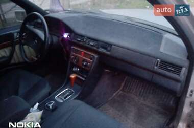 Седан Mercedes-Benz E-Class 1987 в Виннице