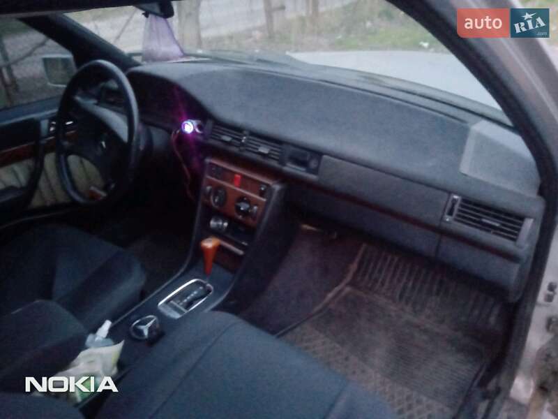 Седан Mercedes-Benz E-Class 1987 в Виннице