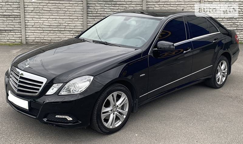 Седан Mercedes-Benz E-Class 2010 в Днепре