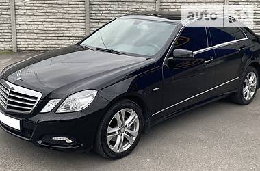 Седан Mercedes-Benz E-Class 2010 в Днепре