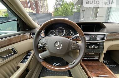 Седан Mercedes-Benz E-Class 2012 в Києві