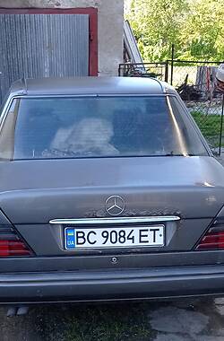 Седан Mercedes-Benz E-Class 1993 в Львове