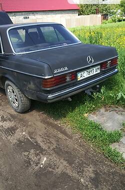 Седан Mercedes-Benz E-Class 1976 в Броварах