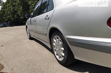 Седан Mercedes-Benz E-Class 2000 в 