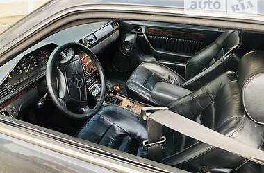 Купе Mercedes-Benz E-Class 1990 в 