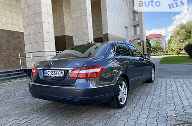 Седан Mercedes-Benz E-Class 2010 в Нетешине