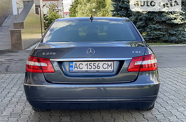 Седан Mercedes-Benz E-Class 2010 в Нетешине