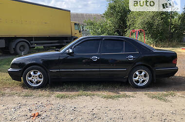 Седан Mercedes-Benz E-Class 2000 в Харкові