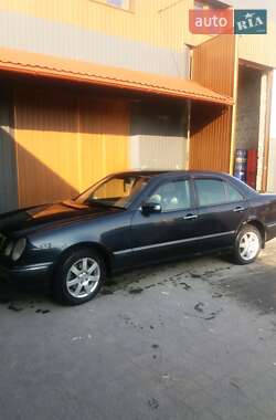 Седан Mercedes-Benz E-Class 2001 в 