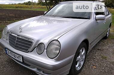 Седан Mercedes-Benz E-Class 2000 в Звенигородці