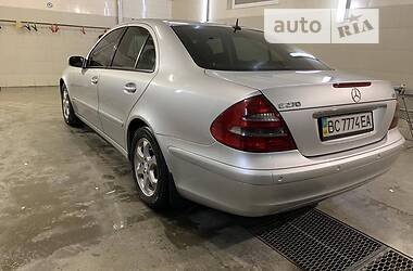 Седан Mercedes-Benz E-Class 2004 в Дрогобыче