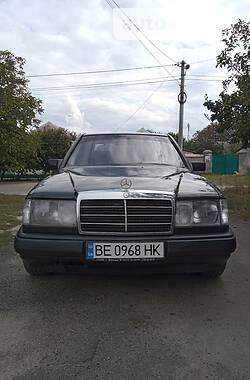 Седан Mercedes-Benz E-Class 1986 в Николаеве