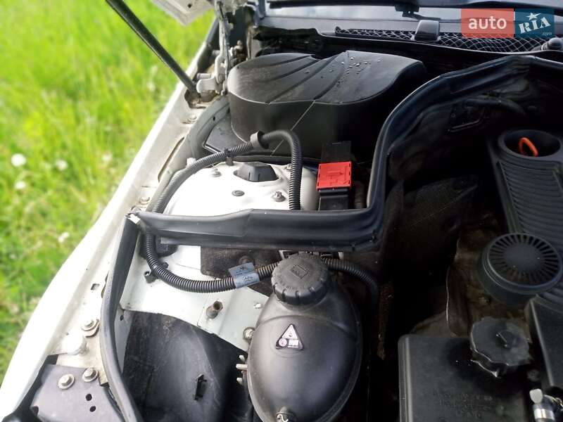 Купе Mercedes-Benz E-Class 2011 в Теофіполі