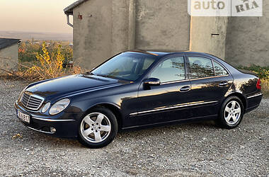 Седан Mercedes-Benz E-Class 2003 в Черновцах