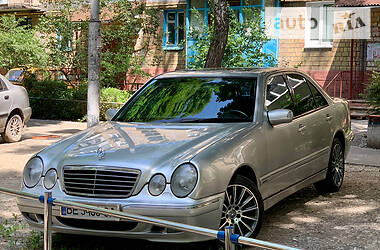 Седан Mercedes-Benz E-Class 2000 в Києві