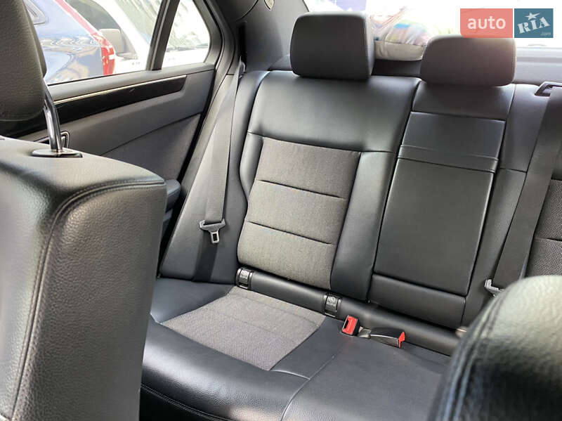 Седан Mercedes-Benz E-Class 2012 в Киеве