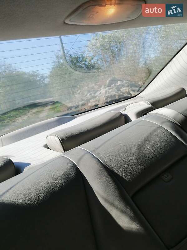 Седан Mercedes-Benz E-Class 2001 в Львові