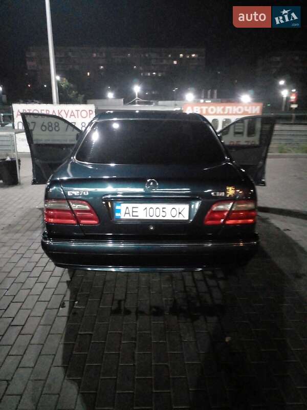 Седан Mercedes-Benz E-Class 2001 в Кривому Розі