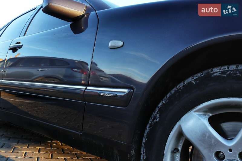 Седан Mercedes-Benz E-Class 1998 в Черновцах