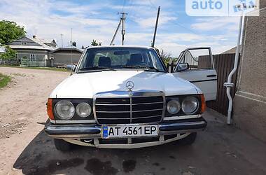 Седан Mercedes-Benz E-Class 1982 в Городенке