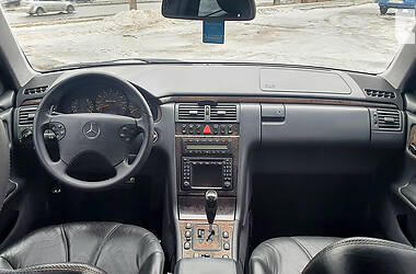 Седан Mercedes-Benz E-Class 2000 в Харкові