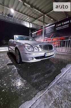 Седан Mercedes-Benz E-Class 2004 в Иршаве