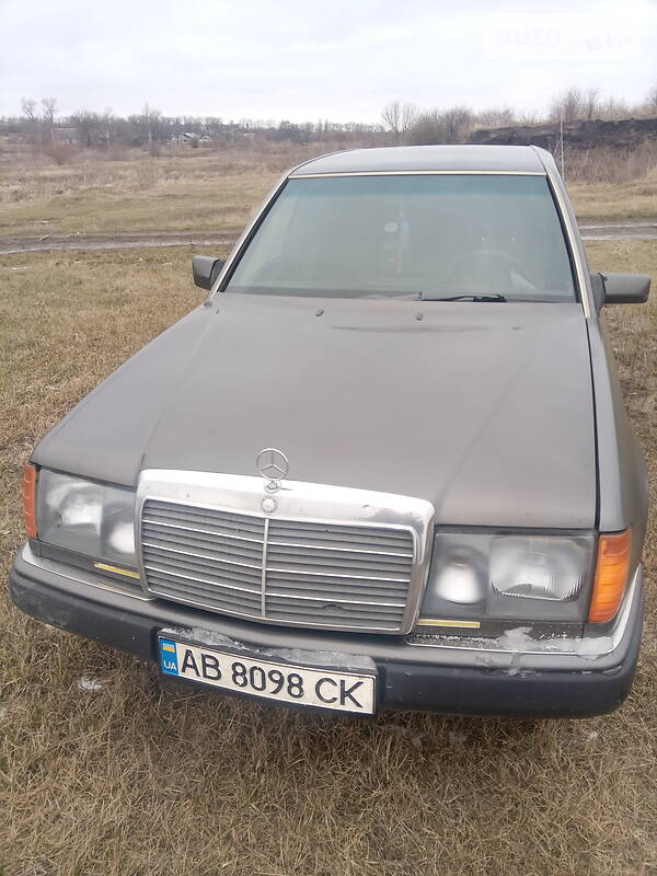 Седан Mercedes-Benz E-Class 1990 в Козятині