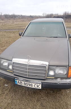 Седан Mercedes-Benz E-Class 1990 в Козятині