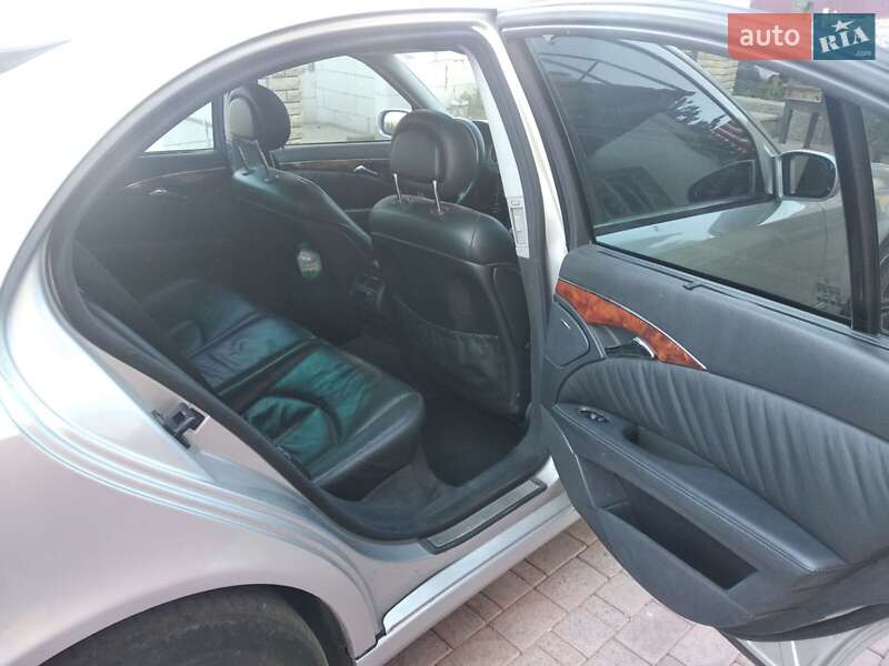 Седан Mercedes-Benz E-Class 2004 в Умані