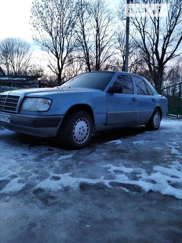 Седан Mercedes-Benz E-Class 1986 в Львове