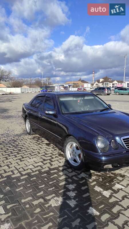Седан Mercedes-Benz E-Class 2001 в Черновцах