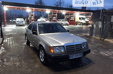 Седан Mercedes-Benz E-Class 1989 в Кривому Розі