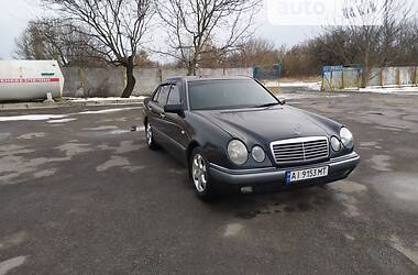 Седан Mercedes-Benz E-Class 1995 в Тараще