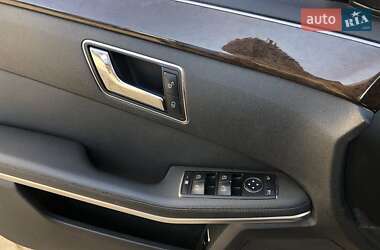 Седан Mercedes-Benz E-Class 2011 в Чернівцях