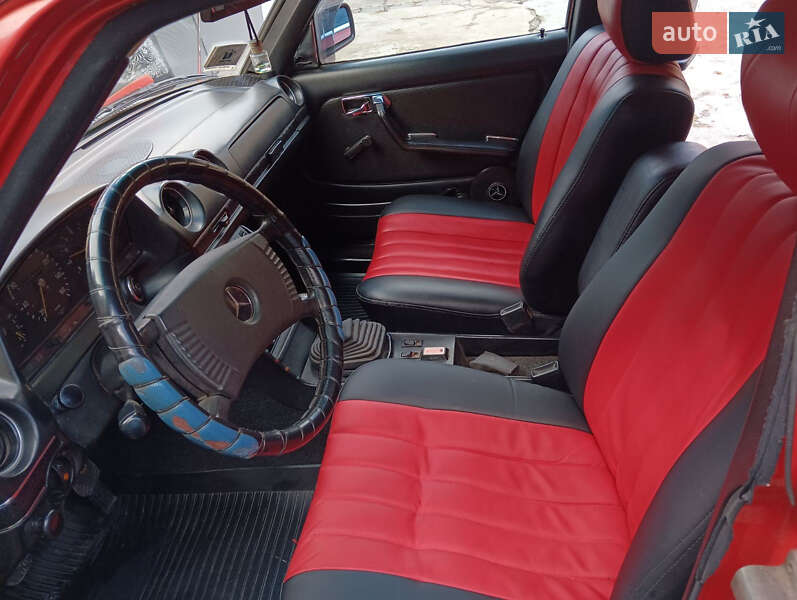 Седан Mercedes-Benz E-Class 1979 в Умани