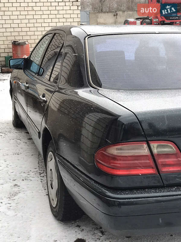 Седан Mercedes-Benz E-Class 1997 в Николаеве