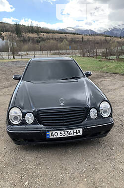 Седан Mercedes-Benz E-Class 2000 в Воловце