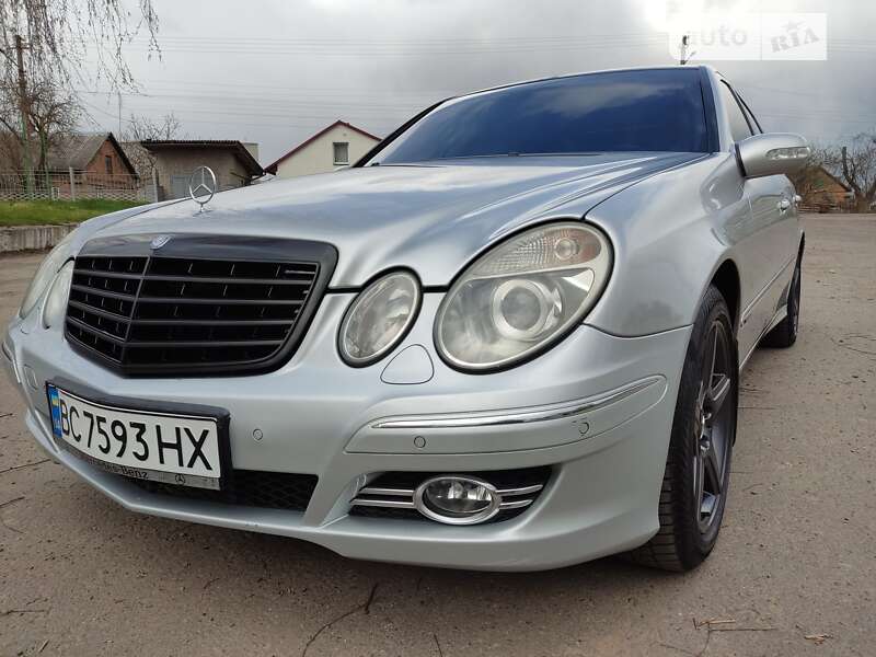 Седан Mercedes-Benz E-Class 2002 в Червонограді