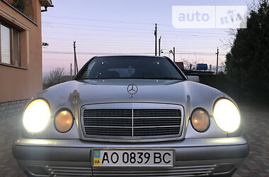 Седан Mercedes-Benz E-Class 1998 в Ужгороді