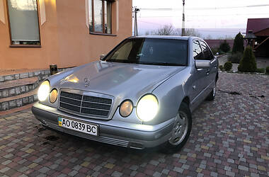 Седан Mercedes-Benz E-Class 1998 в Ужгороді