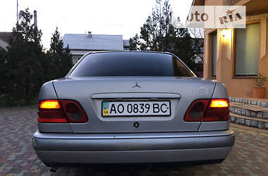 Седан Mercedes-Benz E-Class 1998 в Ужгороді