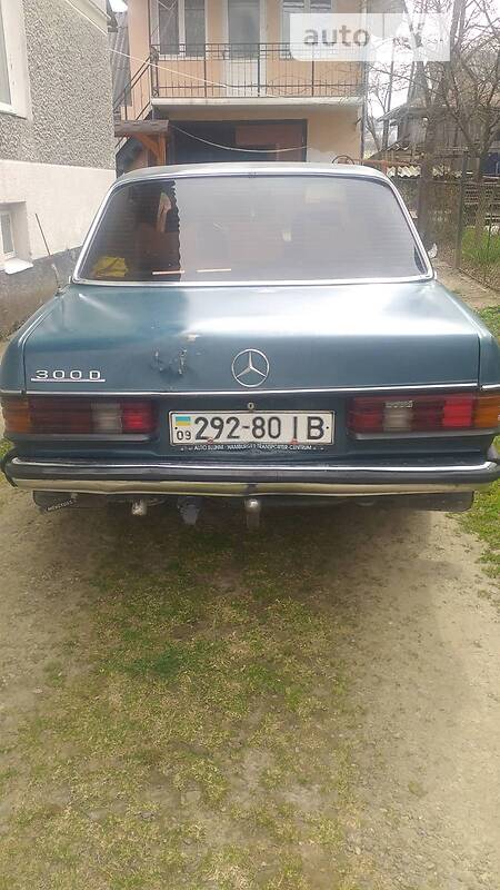 Седан Mercedes-Benz E-Class 1977 в Болехове