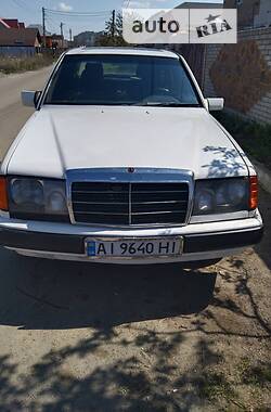 Седан Mercedes-Benz E-Class 1987 в Боярке