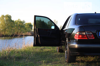 Седан Mercedes-Benz E-Class 1998 в Киеве