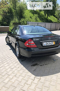 Седан Mercedes-Benz E-Class 2004 в Косове