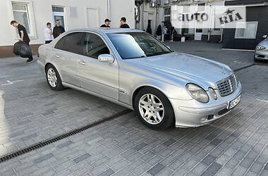 Седан Mercedes-Benz E-Class 2004 в Львові
